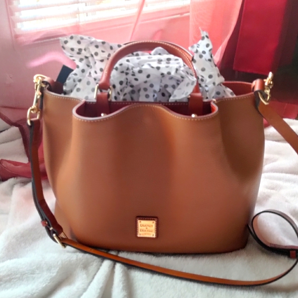 NWT Dooney & Bourke Large Barlow Handbag